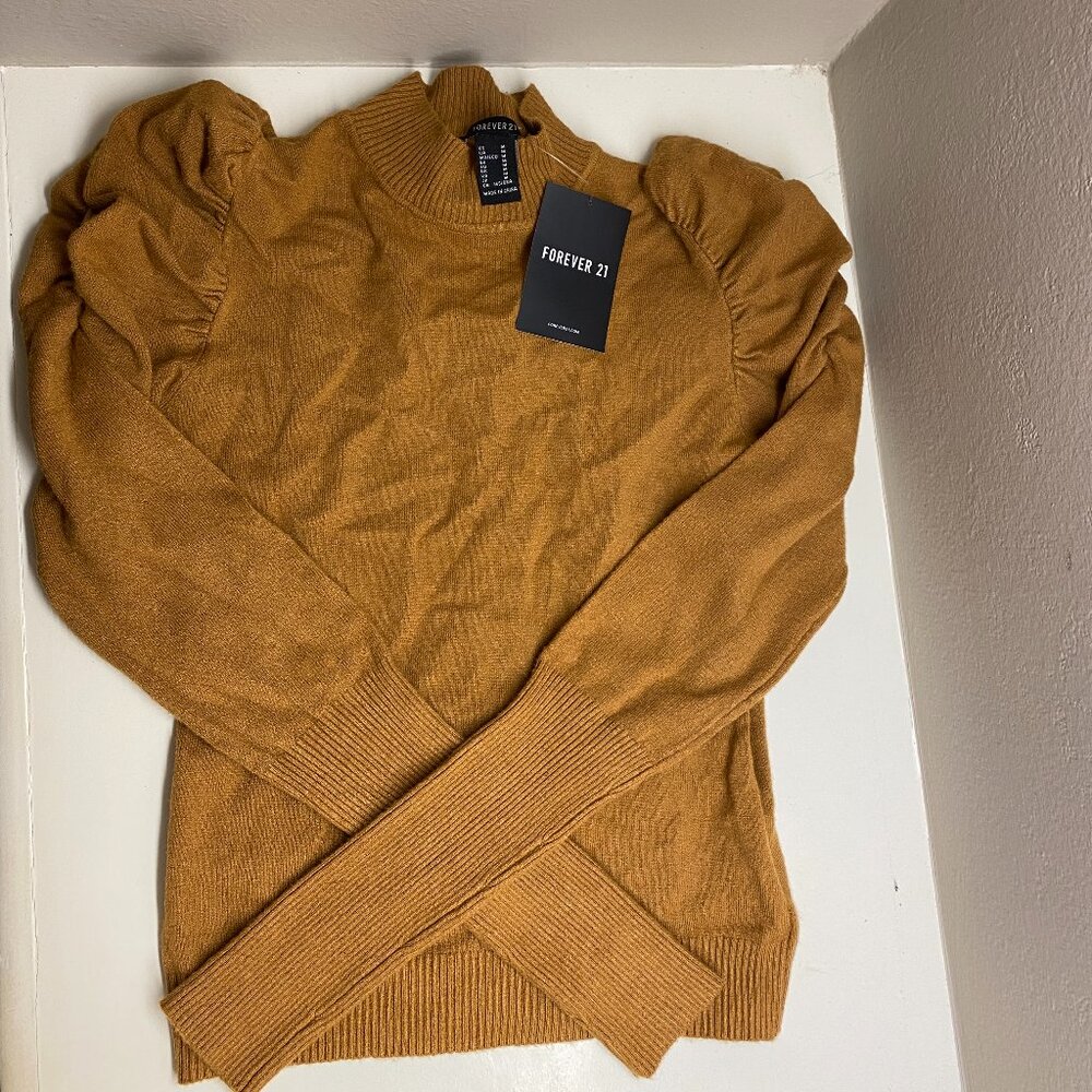 NWT Forever 21 Cropped Sweater with back cutout (size Junior's Medium)